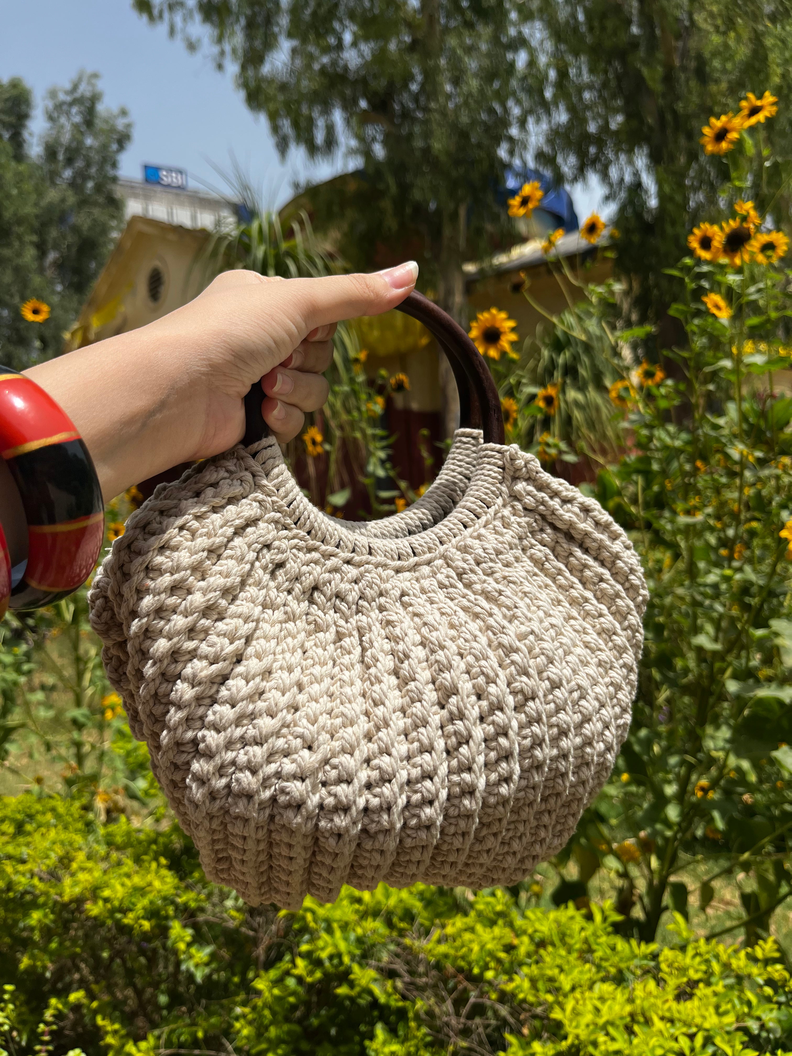Shell Ribbed Handbag