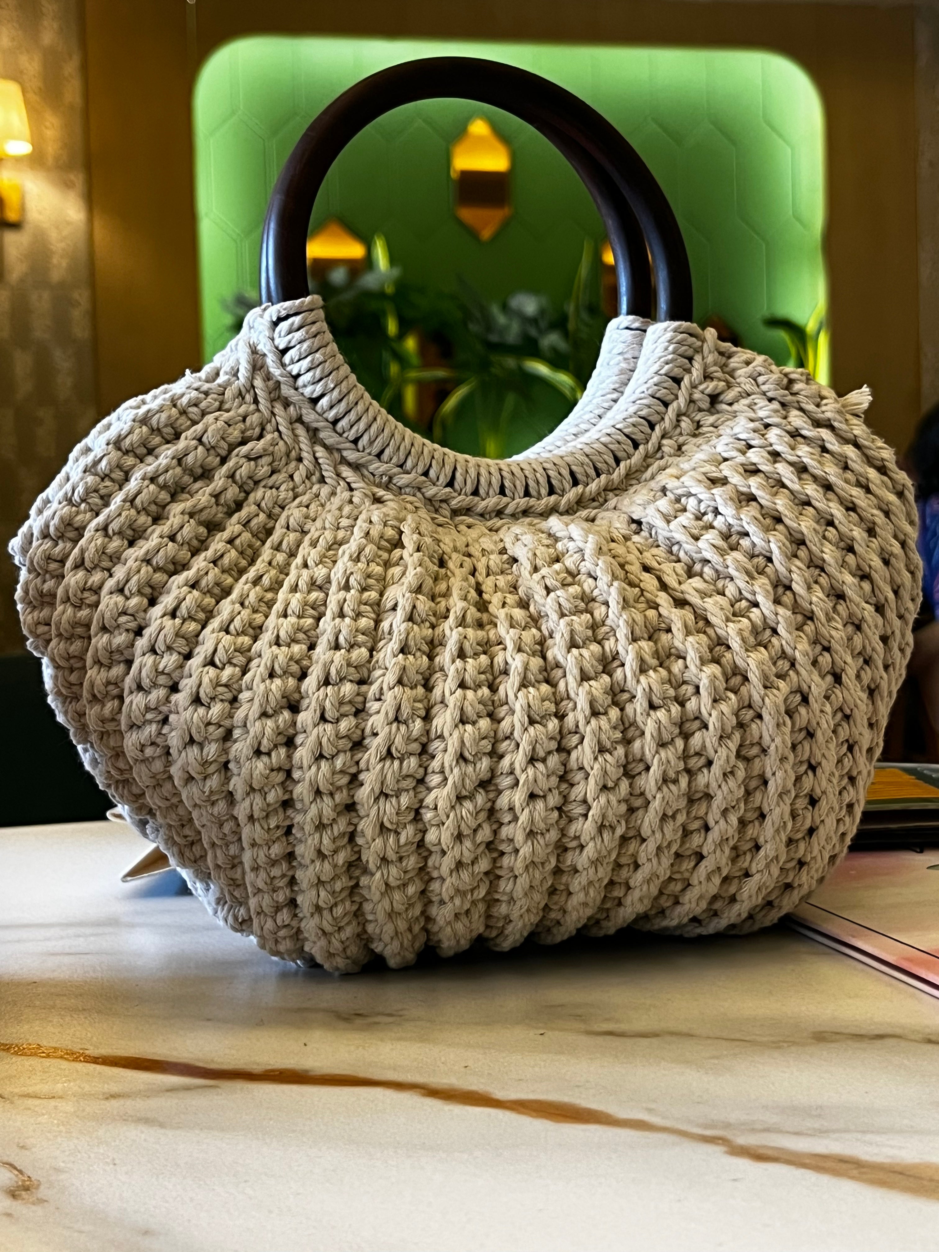 Shell Ribbed Handbag